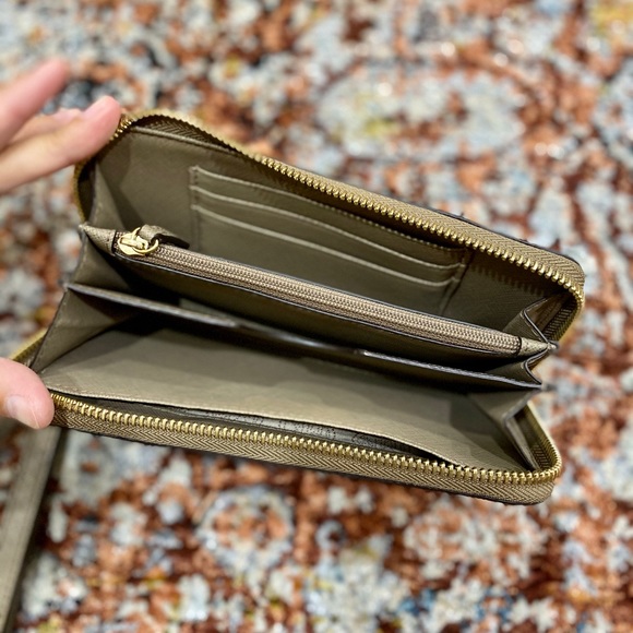 MICHAEL KORS STUDDED SELMA & WALLET COMBO - Picture 8 of 12